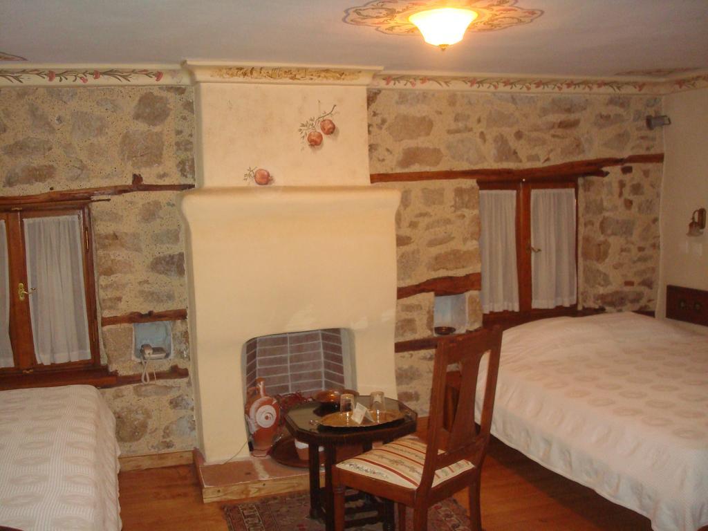 Oikia Alexandrou Traditional Inn Arnaía Dış mekan fotoğraf